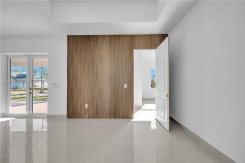 Купить виллу или дом в Лихай-Эйкерс, Флорида 4 спальни, № 2033560 - фото 5