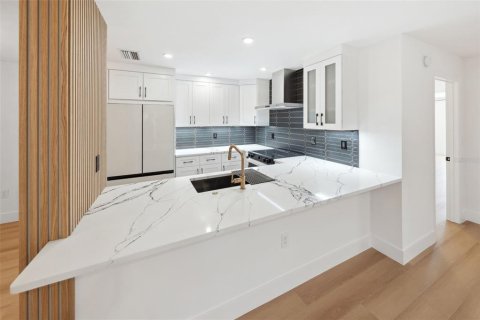 Copropriété à vendre à Sarasota, Floride: 2 chambres, 108.79 m2 № 1556266 - photo 27