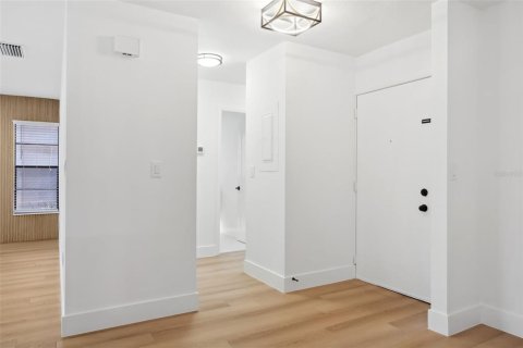 Copropriété à vendre à Sarasota, Floride: 2 chambres, 108.79 m2 № 1556266 - photo 9