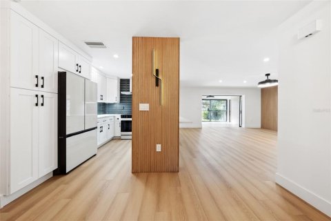 Copropriété à vendre à Sarasota, Floride: 2 chambres, 108.79 m2 № 1556266 - photo 13