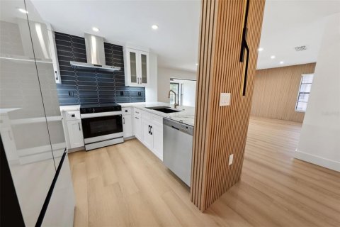 Copropriété à vendre à Sarasota, Floride: 2 chambres, 108.79 m2 № 1556266 - photo 12