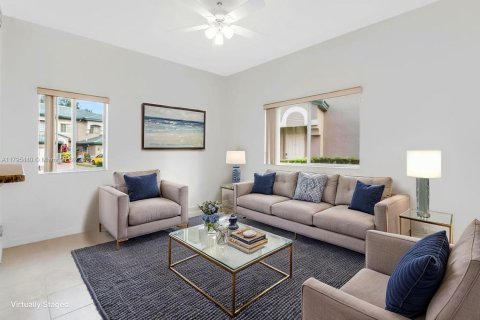 Condo in Tamarac, Florida, 2 bedrooms  № 1738465 - photo 10