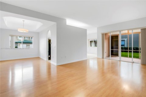 Condo in Tamarac, Florida, 2 bedrooms  № 1738465 - photo 12