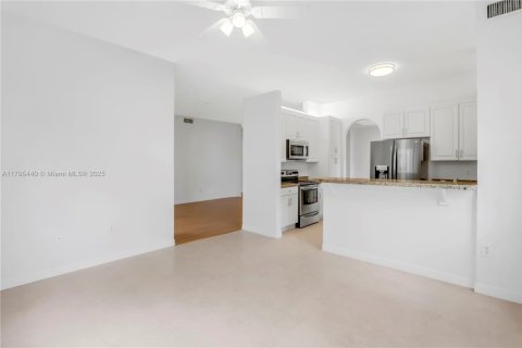 Condo in Tamarac, Florida, 2 bedrooms  № 1738465 - photo 11