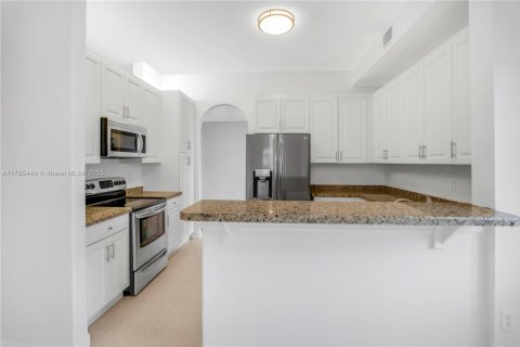 Condo in Tamarac, Florida, 2 bedrooms  № 1738465 - photo 8