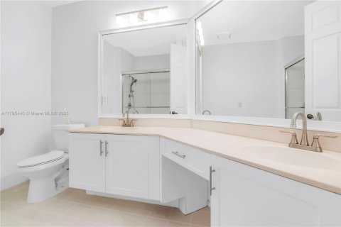 Condo in Tamarac, Florida, 2 bedrooms  № 1738465 - photo 17
