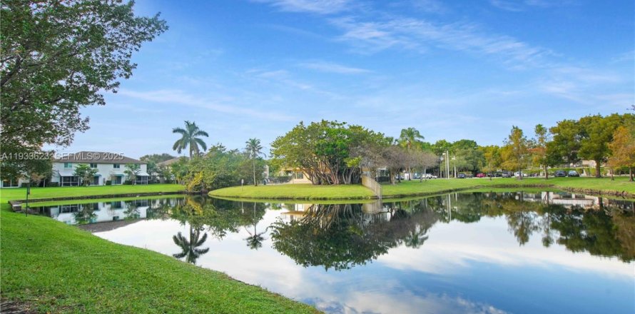 Condominio en Davie, Florida, 2 dormitorios  № 1991260