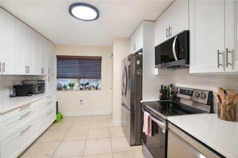 Condominio en alquiler en Davie, Florida, 2 dormitorios, 93.37 m2 № 1991260 - foto 13