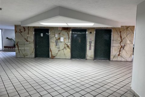 Copropriété à louer à Miami, Floride: 1 chambre, 65.77 m2 № 1964231 - photo 7