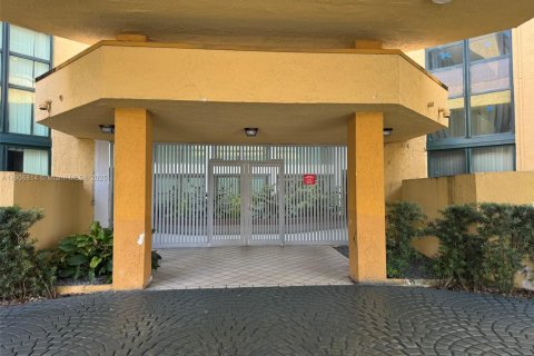 Copropriété à louer à Miami, Floride: 1 chambre, 65.77 m2 № 1964231 - photo 2