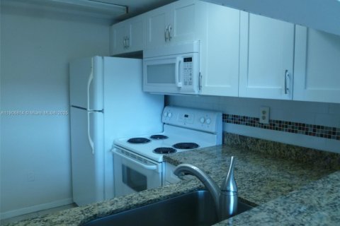 Copropriété à louer à Miami, Floride: 1 chambre, 65.77 m2 № 1964231 - photo 16