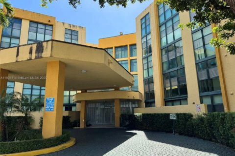 Copropriété à louer à Miami, Floride: 1 chambre, 65.77 m2 № 1964231 - photo 1