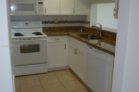 Copropriété à louer à Miami, Floride: 1 chambre, 65.77 m2 № 1964231 - photo 15