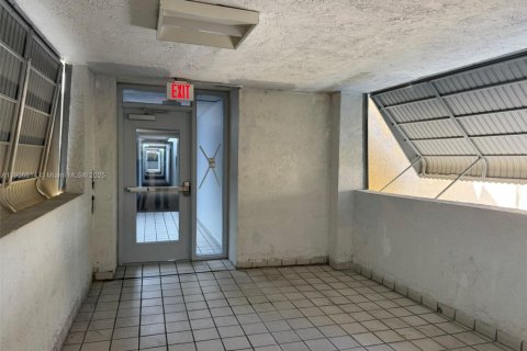Copropriété à louer à Miami, Floride: 1 chambre, 65.77 m2 № 1964231 - photo 9
