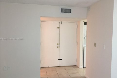 Copropriété à louer à Miami, Floride: 1 chambre, 65.77 m2 № 1964231 - photo 13