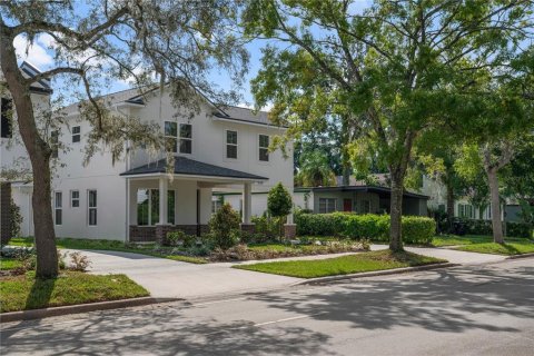 House in Orlando, Florida 5 bedrooms, 286.23 sq.m. № 1407392 - photo 4