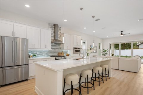 House in Orlando, Florida 5 bedrooms, 286.23 sq.m. № 1407392 - photo 15