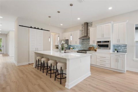House in Orlando, Florida 5 bedrooms, 286.23 sq.m. № 1407392 - photo 14