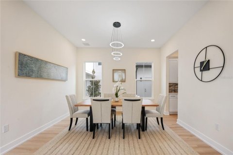 House in Orlando, Florida 5 bedrooms, 286.23 sq.m. № 1407392 - photo 5