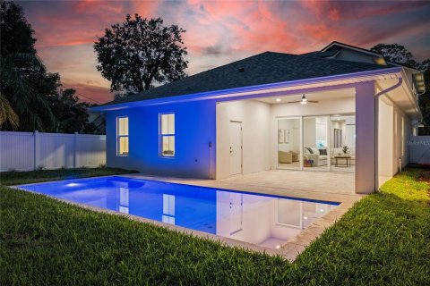 House in Orlando, Florida 5 bedrooms, 286.23 sq.m. № 1407392 - photo 2