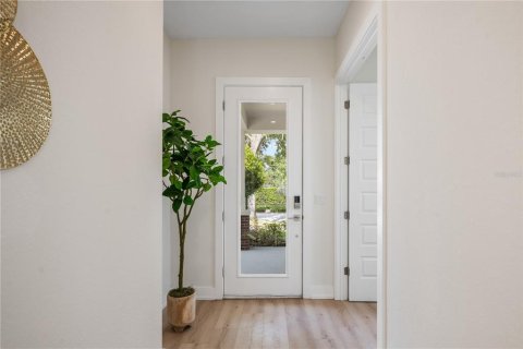 House in Orlando, Florida 5 bedrooms, 286.23 sq.m. № 1407392 - photo 8