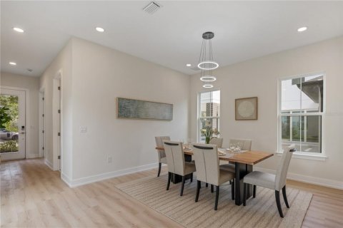 House in Orlando, Florida 5 bedrooms, 286.23 sq.m. № 1407392 - photo 6