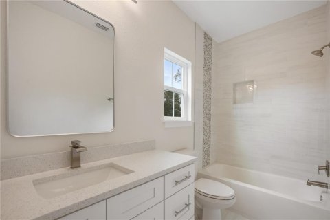 House in Orlando, Florida 5 bedrooms, 286.23 sq.m. № 1407392 - photo 29