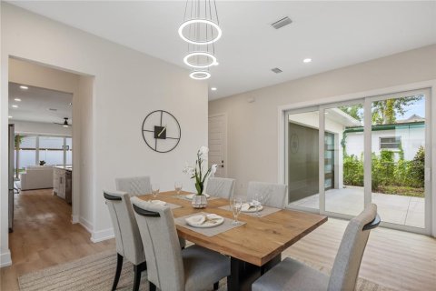 House in Orlando, Florida 5 bedrooms, 286.23 sq.m. № 1407392 - photo 7