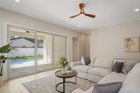 House in Orlando, Florida 5 bedrooms, 286.23 sq.m. № 1407392 - photo 12