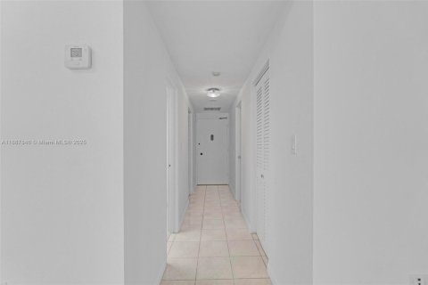 Купить кондоминиум в Майами, Флорида 53.88м2, № 1942026 - фото 6