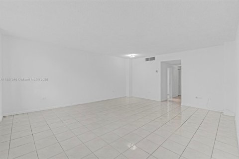 Купить кондоминиум в Майами, Флорида 53.88м2, № 1942026 - фото 9
