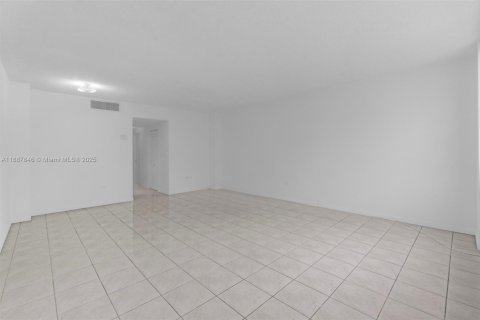 Купить кондоминиум в Майами, Флорида 53.88м2, № 1942026 - фото 8