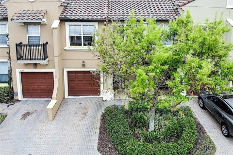 Townhouse in Orlando, Florida 3 bedrooms, 147.9 sq.m. № 2233256 - photo 2