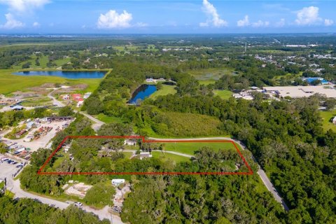 Commercial property in Leesburg, Florida 14 bedrooms, 429.02 sq.m. № 1879628 - photo 1
