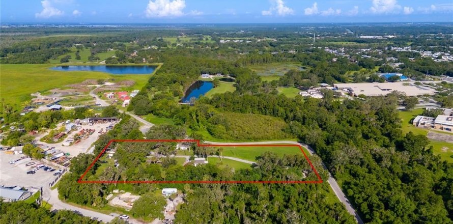 Commercial property in Leesburg, Florida 14 bedrooms, 429.02 sq.m. № 1879628