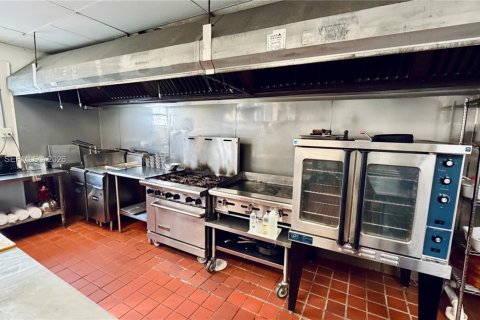 Propiedad comercial en venta en Fort Lauderdale, Florida № 2036482 - foto 7