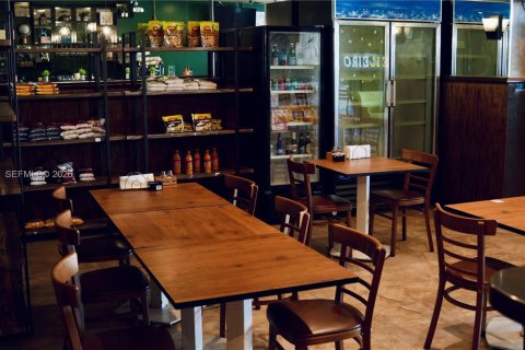 Propiedad comercial en venta en Fort Lauderdale, Florida № 2036482 - foto 5