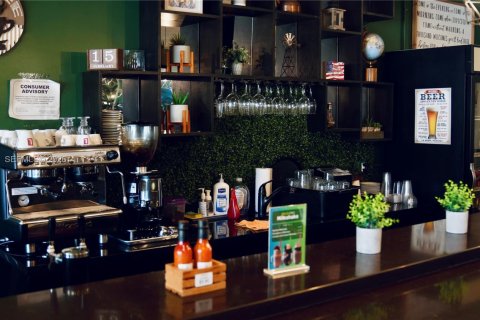 Propiedad comercial en venta en Fort Lauderdale, Florida № 2036482 - foto 4