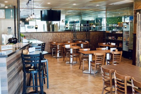 Propiedad comercial en venta en Fort Lauderdale, Florida № 2036482 - foto 2