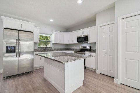 Villa ou maison à louer à Tampa, Floride: 2 chambres, 83.61 m2 № 1917172 - photo 5