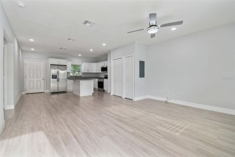 Villa ou maison à louer à Tampa, Floride: 2 chambres, 83.61 m2 № 1917172 - photo 3