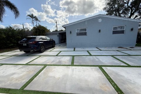House in Hollywood, Florida 4 bedrooms, 112.32 sq.m. № 2083403 - photo 2