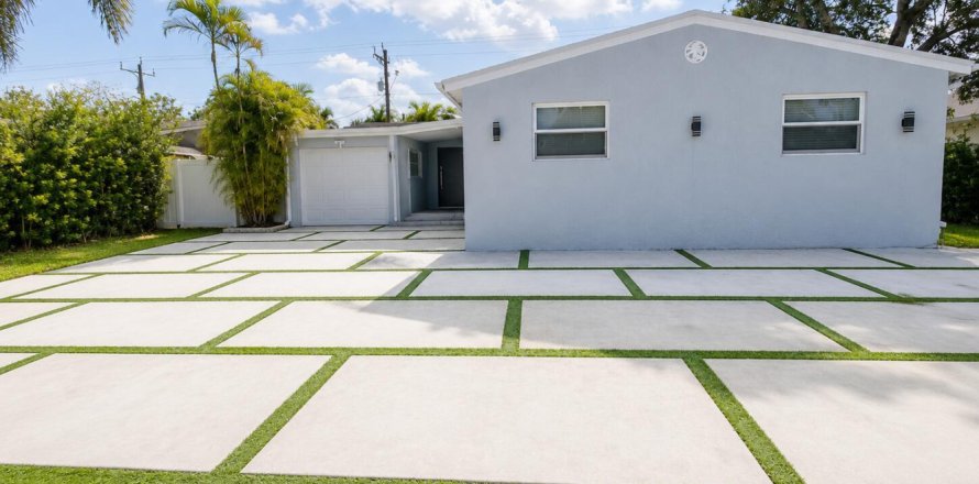House in Hollywood, Florida 4 bedrooms, 112.32 sq.m. № 2083403