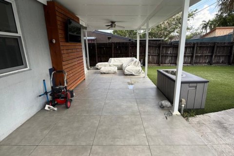 House in Hollywood, Florida 4 bedrooms, 112.32 sq.m. № 2083403 - photo 7