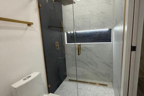 House in Hollywood, Florida 4 bedrooms, 112.32 sq.m. № 2083403 - photo 20
