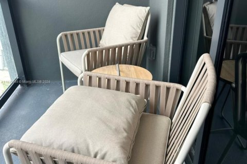 Condo in Miami, Florida, 1 bedroom  № 2022807 - photo 9