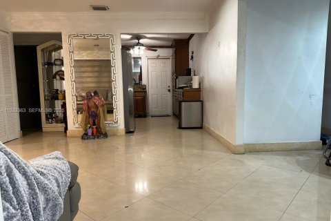 House in Miami, Florida 3 bedrooms, 101.45 sq.m. № 1991093 - photo 7