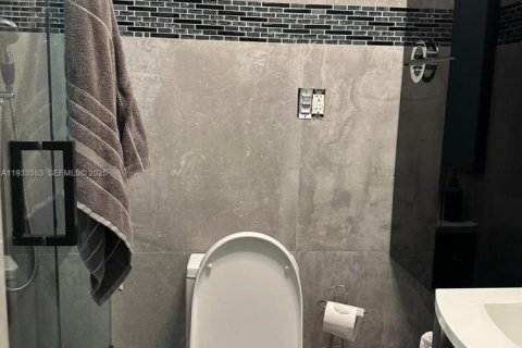 House in Miami, Florida 3 bedrooms, 101.45 sq.m. № 1991093 - photo 8