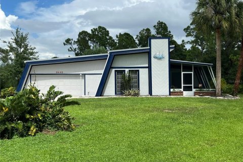House in Punta Gorda, Florida 3 bedrooms, 130.62 sq.m. № 1907842 - photo 1