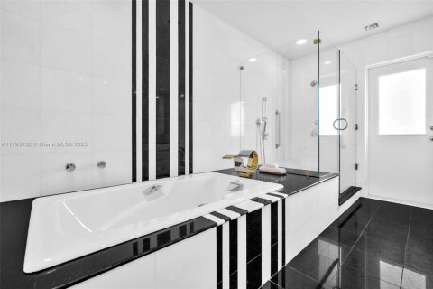Villa ou maison à vendre à Fort Lauderdale, Floride: 4 chambres, 400.04 m2 № 1671470 - photo 29
